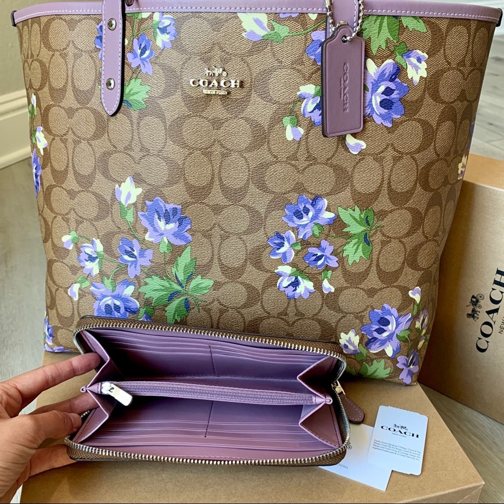 Coach Signature Reversible Lily City Tote /Wallet - Picture 6 of 8